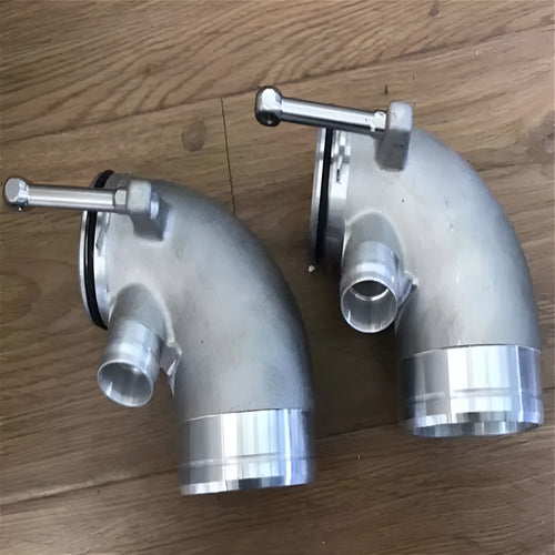 Aluminium alloy 90 degree turbo elbow adapter for lateral engine positioning vehicles