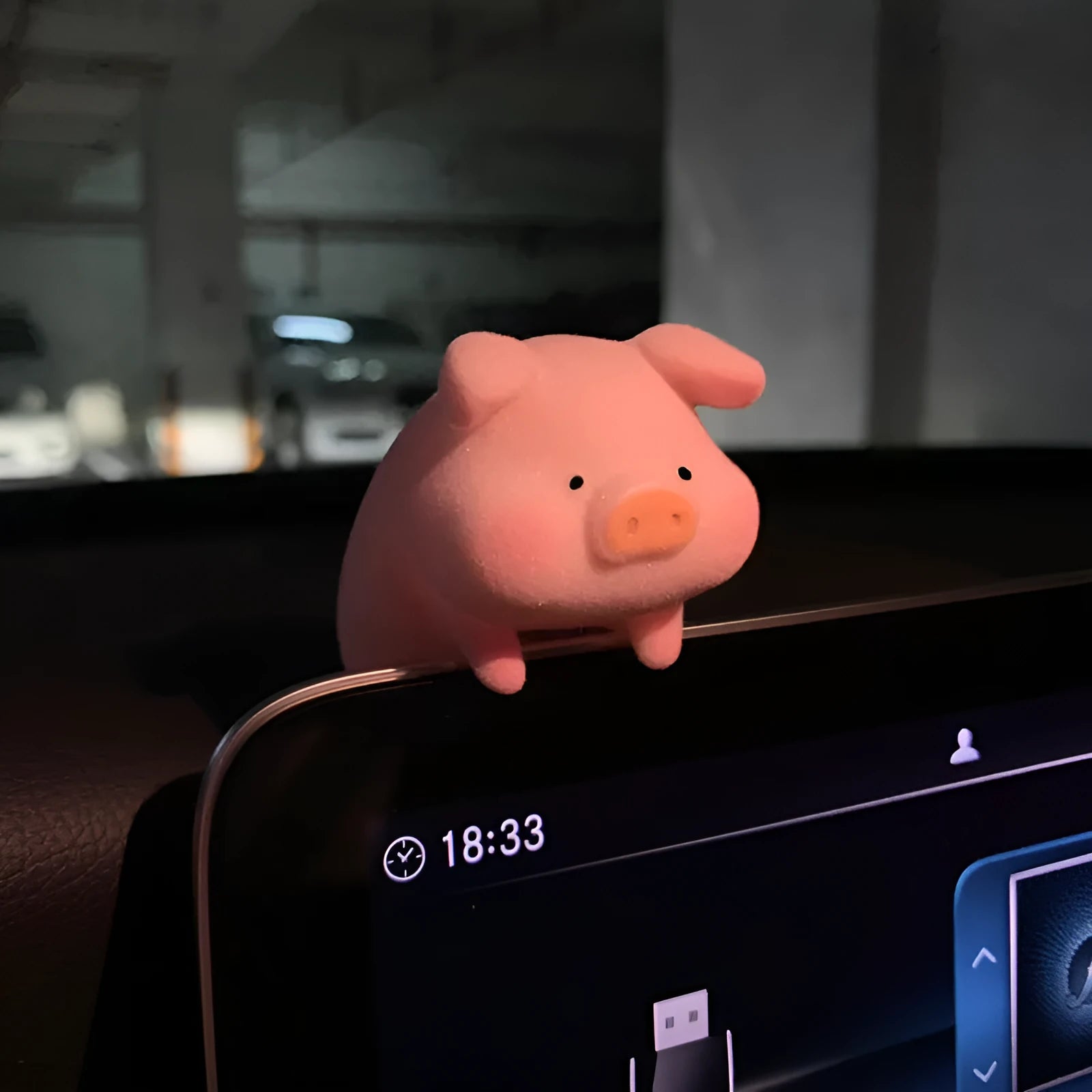 Cute cartoon pig resin car dashboard ornament decorative accessory