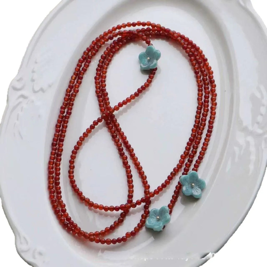 Red agate and acrylic geometric beaded necklace on a woman, adjustable chain 31-40cm
