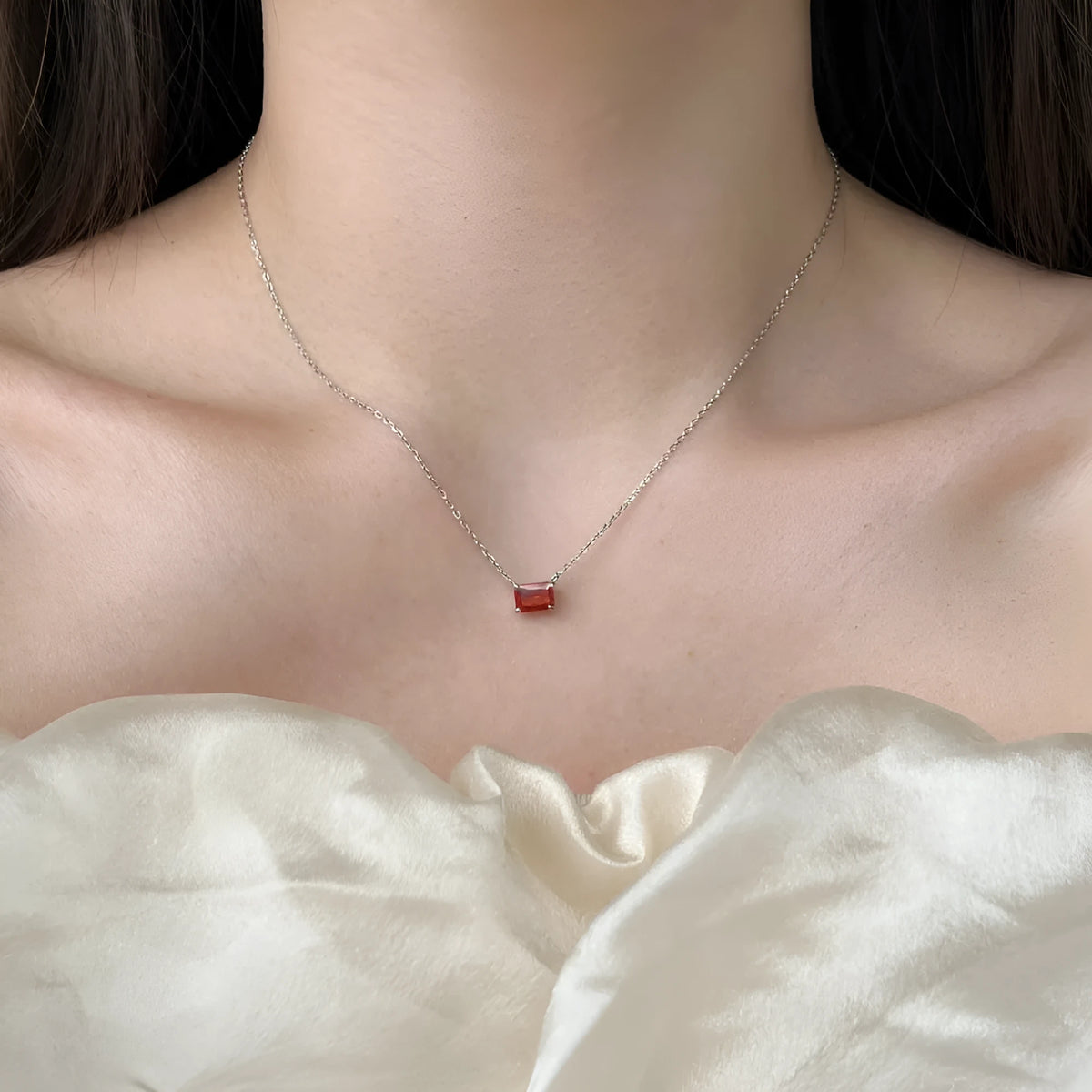 Women's four-claw square clavicle chain in 925 sterling silver with electroplated finish, Platinum White Diamond colour