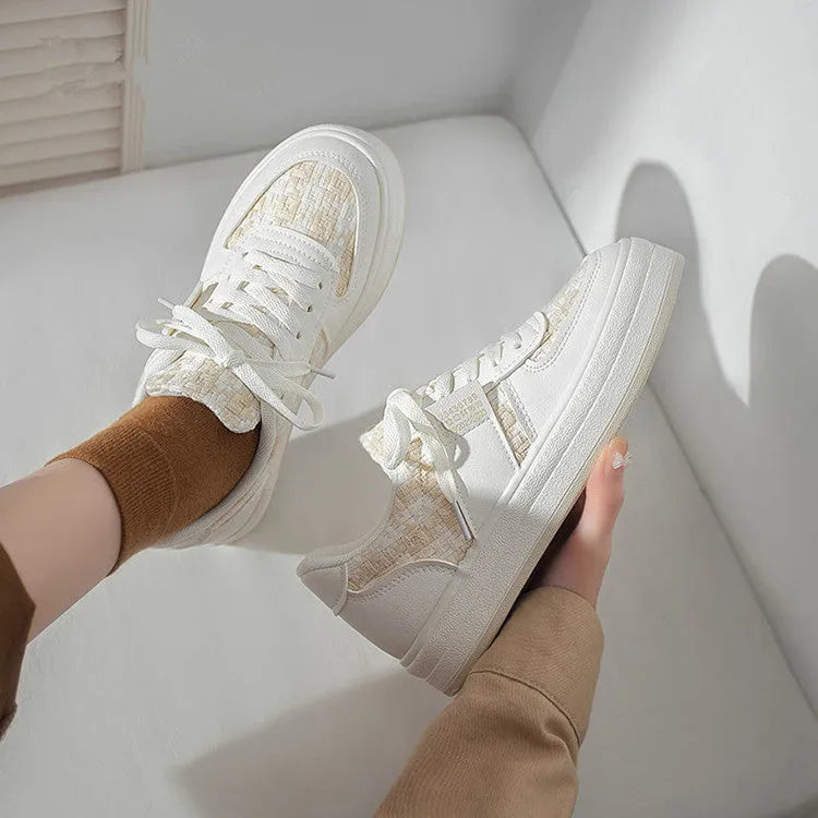 Beige plaid platform leisure sports shoes with lace-up front and rubber sole.