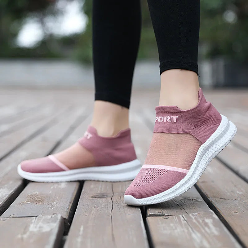 Breathable low-top Flyknit sock shoes in multiple colours with lace-up closure and round toe.