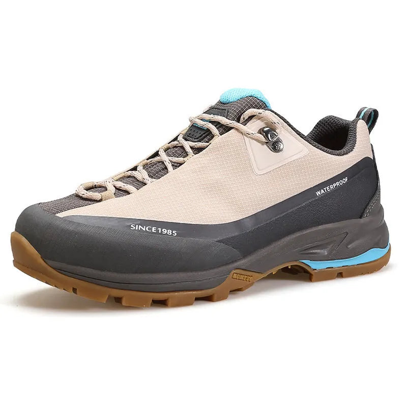 Men's low-top mountain climbing shoes with lace-up front and non-slip rubber outsole