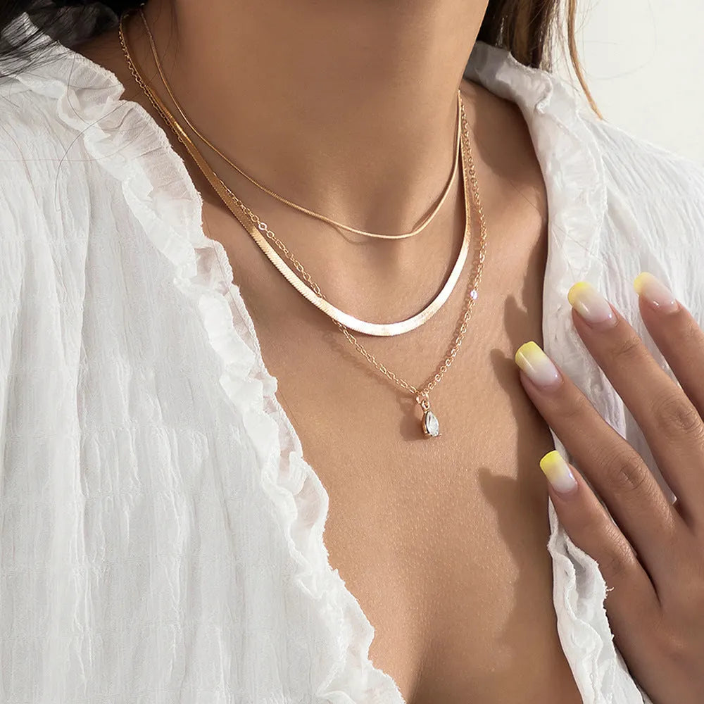 Sweet Cool Simple Metal Niche Water Drop Necklace in gold finish on display