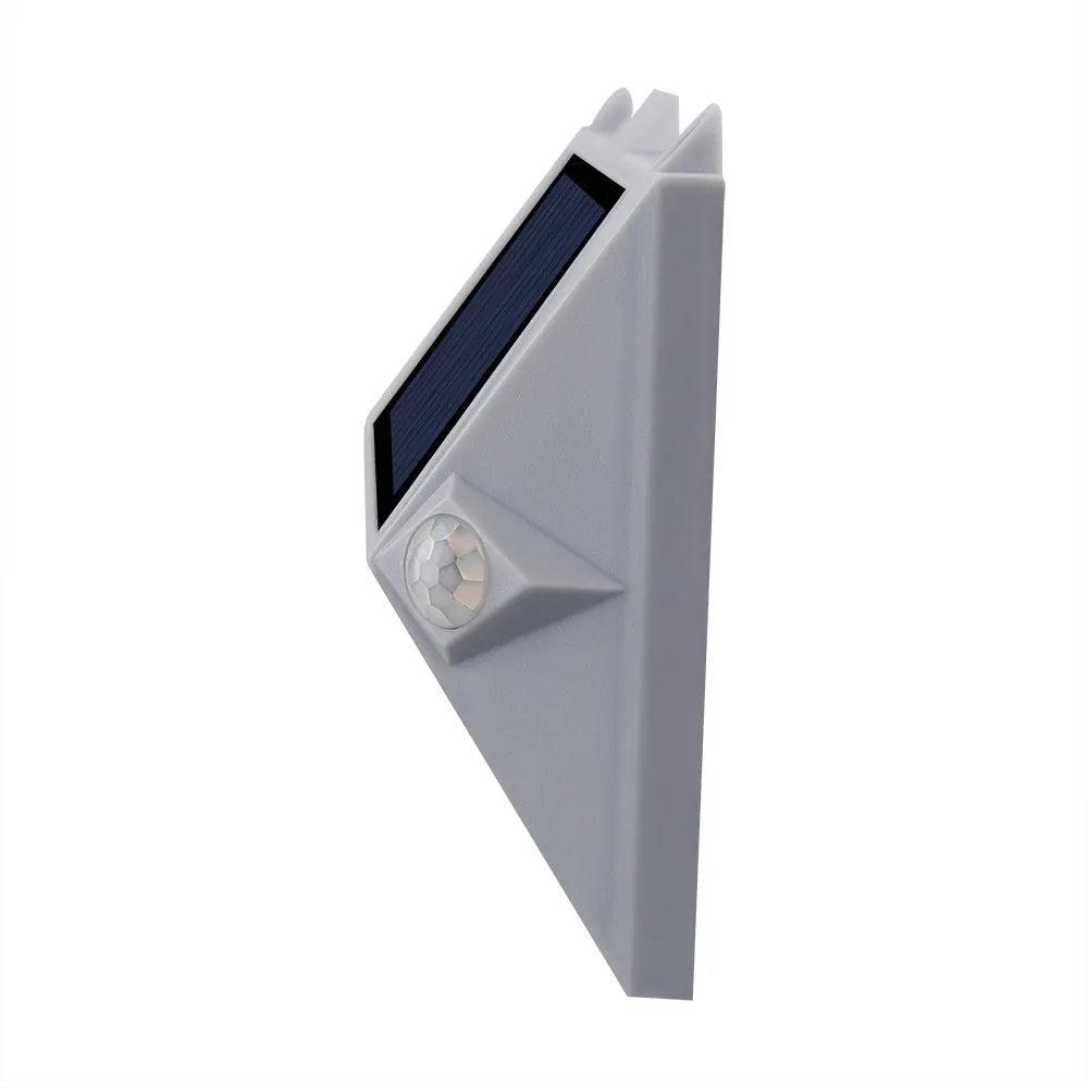 Solar outdoor human body induction guide step light mounted on a wooden fence, 160x95x36mm ABS+PC housing