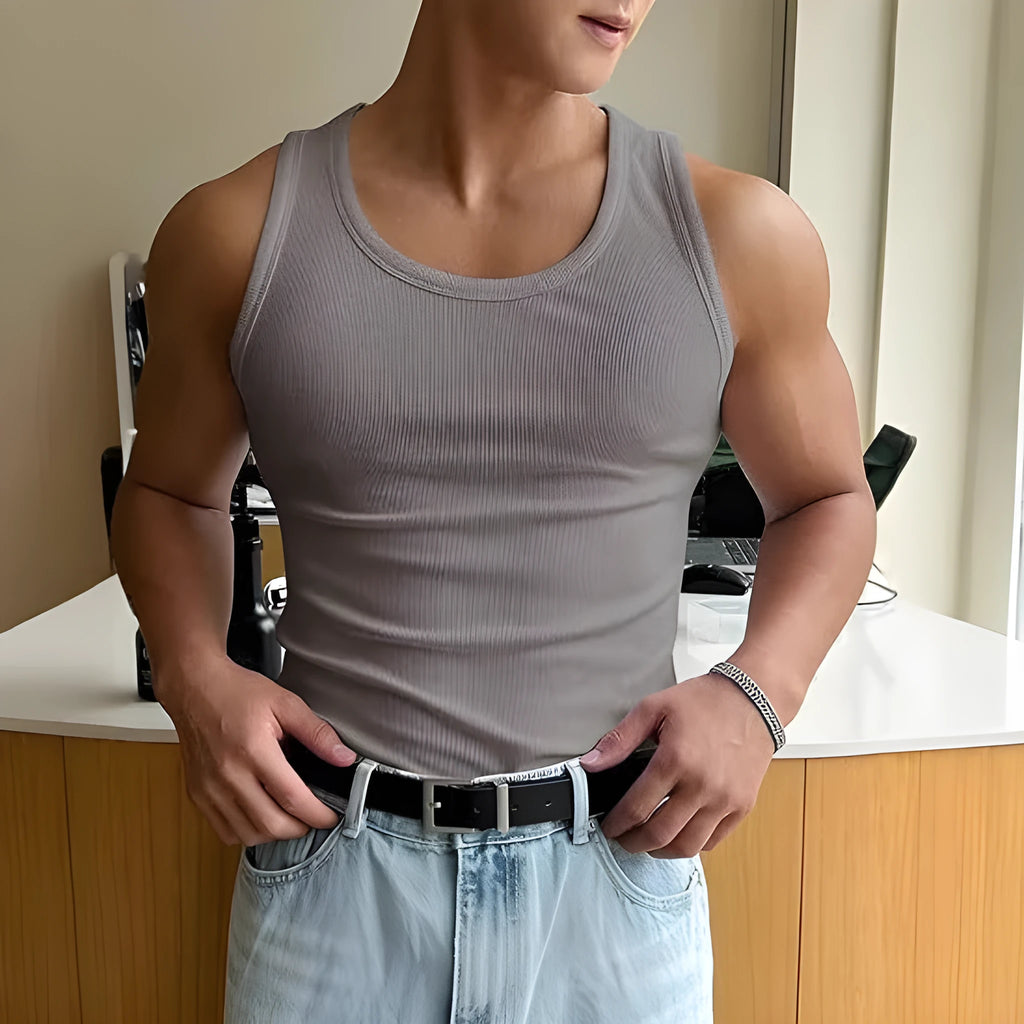 Men's slim-fit workout t-shirt in black colour with wool lining for gym training