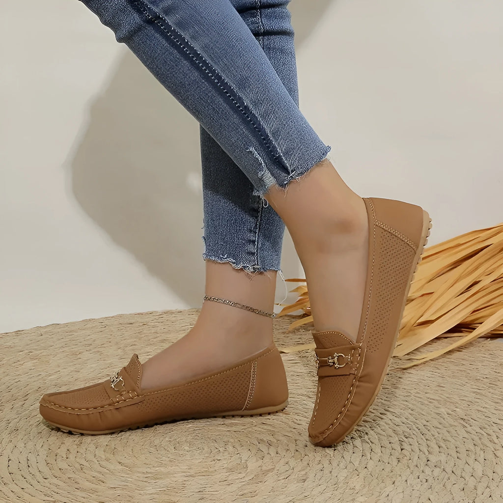Women's flat casual shoes in white, black or khaki with artificial PU upper