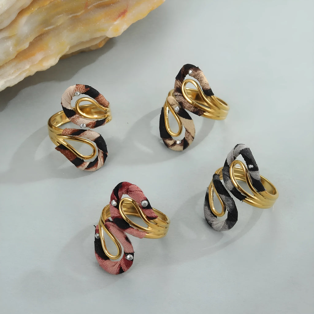 Geometric leopard print open mouth ring in stainless steel with electroplated finish