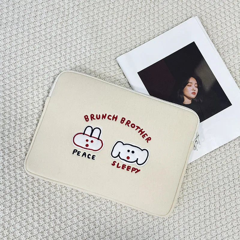 Embroidered laptop sleeve with animal pattern for 13.3 to 15.6 inch laptops