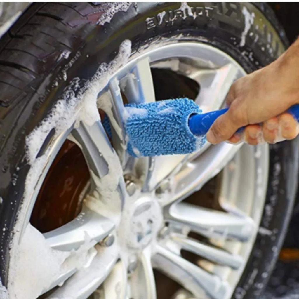 Microfiber car tyre brush with long 50cm handle for cleaning wheels and hub caps