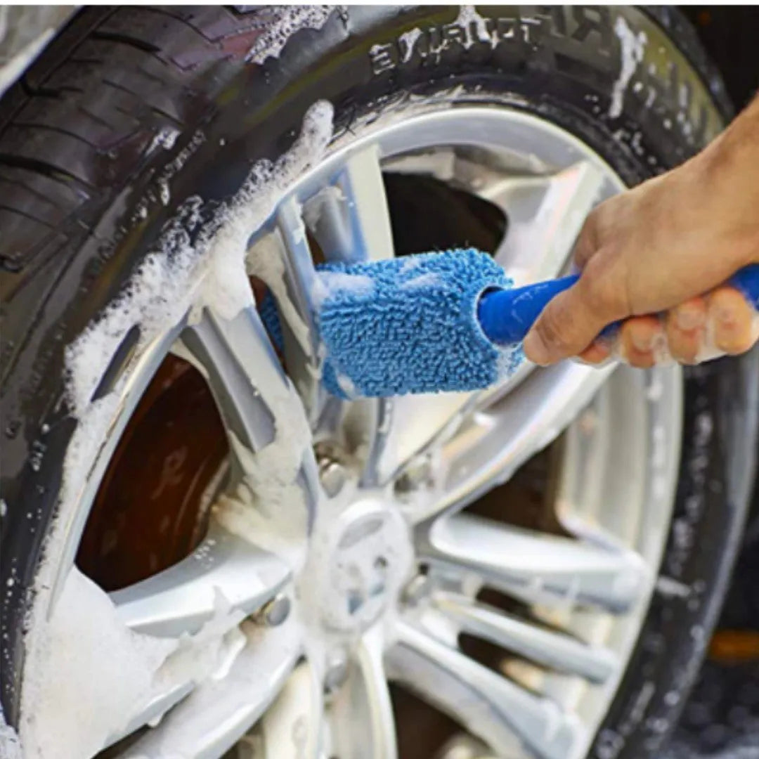 Microfiber car tyre brush with long 50cm handle for cleaning wheels and hub caps