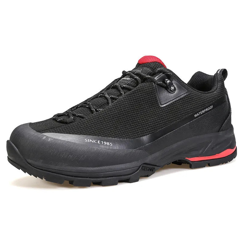 Men's low-top mountain climbing shoes with lace-up front and non-slip rubber outsole