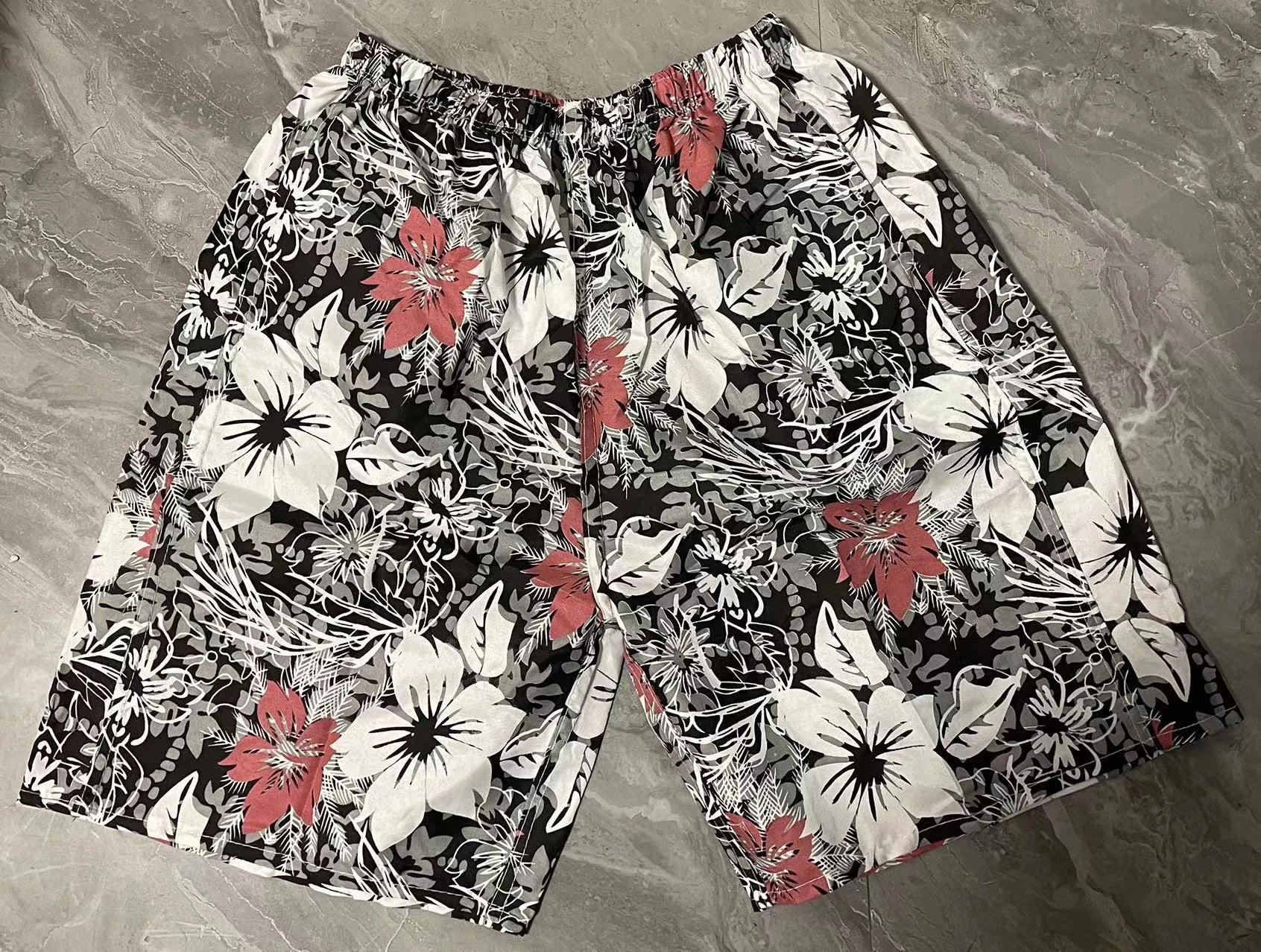 Men's floral print five-point swimming trunks in polyester fabric for pool and beach use