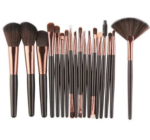 MAANGE 18-piece makeup brush set with fan-shaped contouring brushes