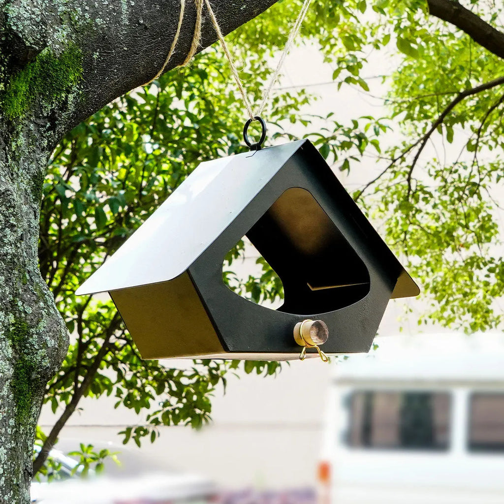 European-style iron bird nest feeder with anti-rain roof for outdoor garden bird shelter