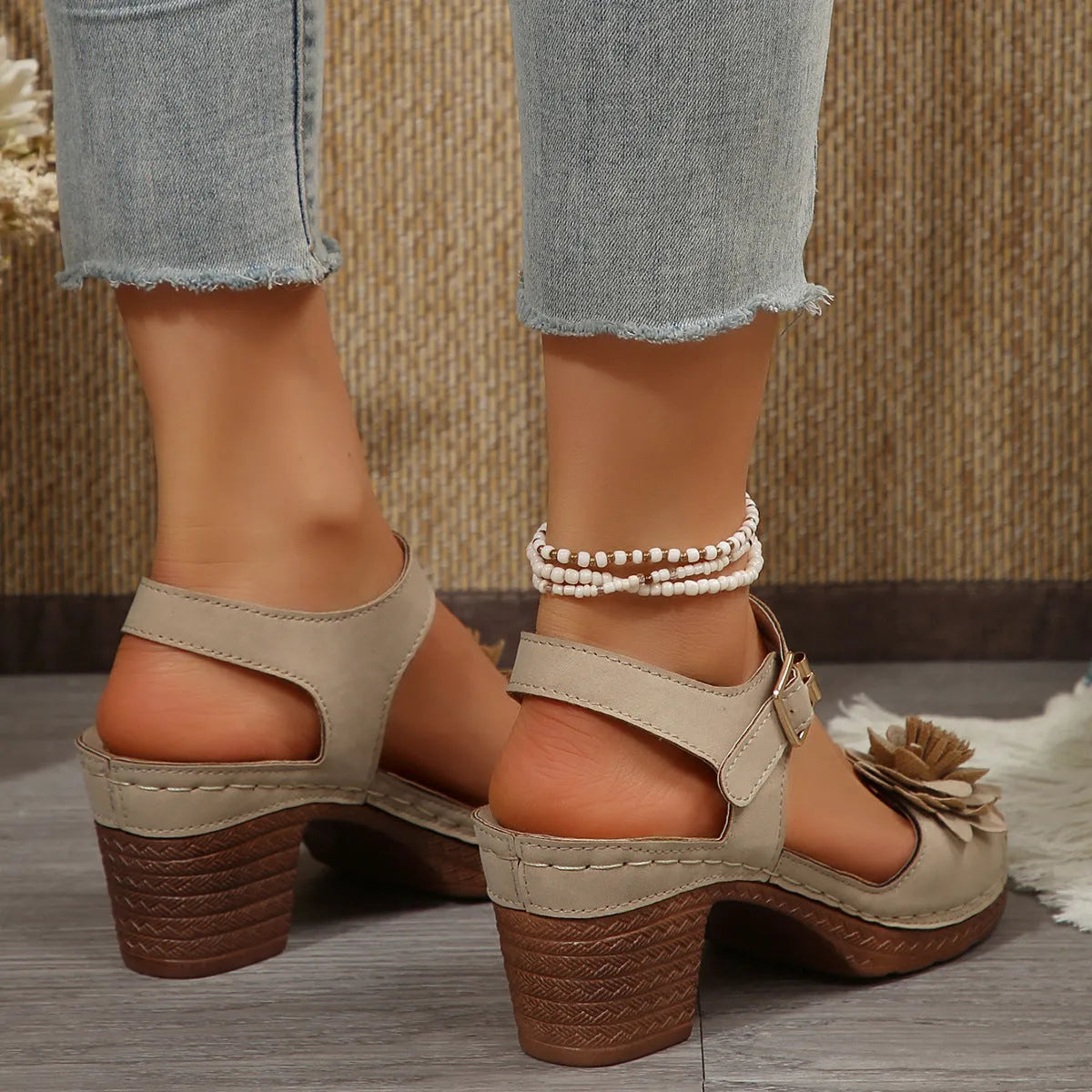 Women's chunky heel platform sandals with T-shaped buckle, round toe, synthetic leather upper, available in plus sizes