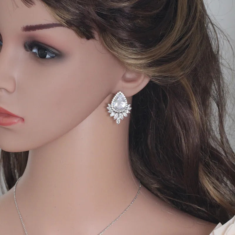 AAA jewellery chain and bridal banquet set with blue, red, and white colour options