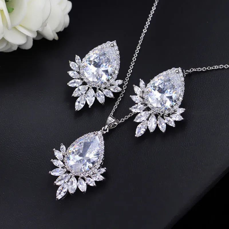 AAA jewellery chain and bridal banquet set with blue, red, and white colour options