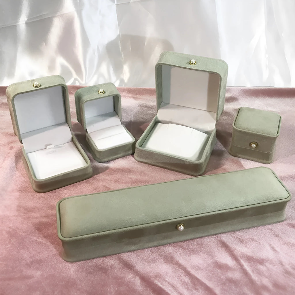 Fashion flannel waist-tight jewellery box with pearl buckle in light green for ring storage