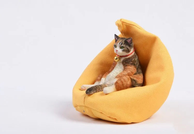 Lazy cat resin car ornament on sofa, approximately 75mm high dashboard decoration