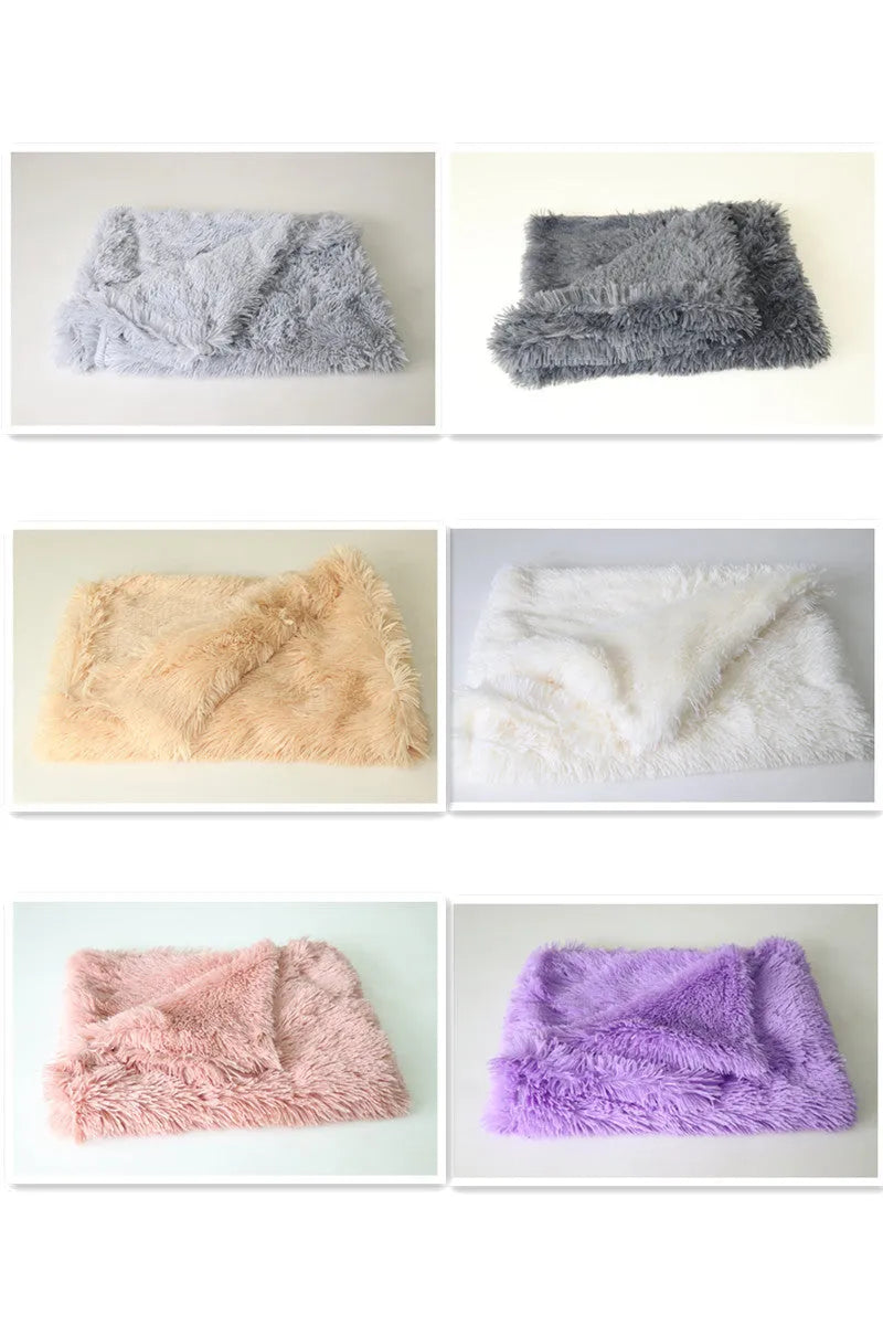 Soft long plush dog blanket in light grey, shown folded with size options S, M, L.