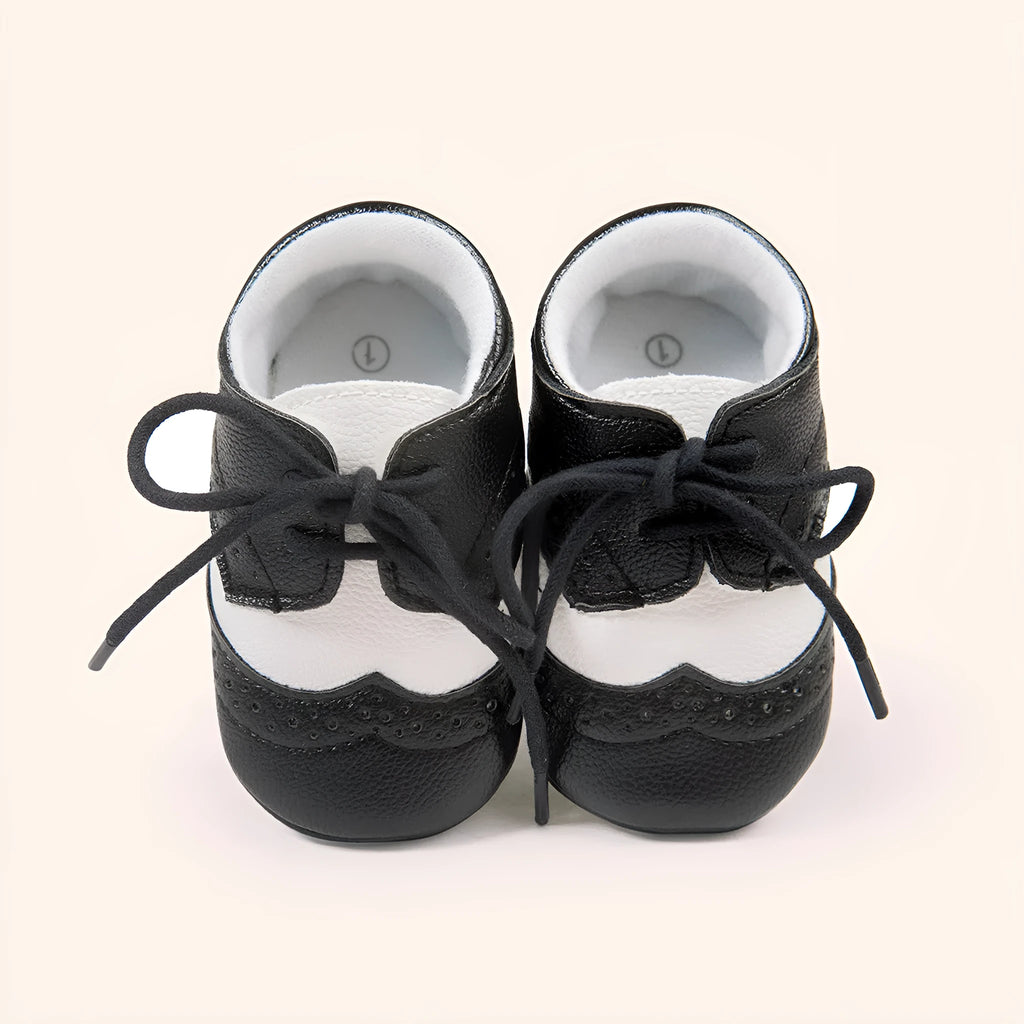 Vintage style baby soft-soled walking shoes in synthetic leather available in four colours