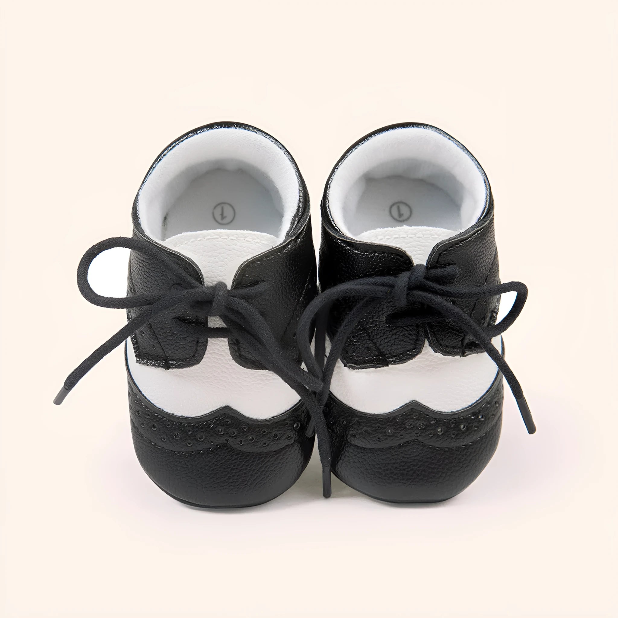 Vintage style baby soft-soled walking shoes in synthetic leather available in four colours
