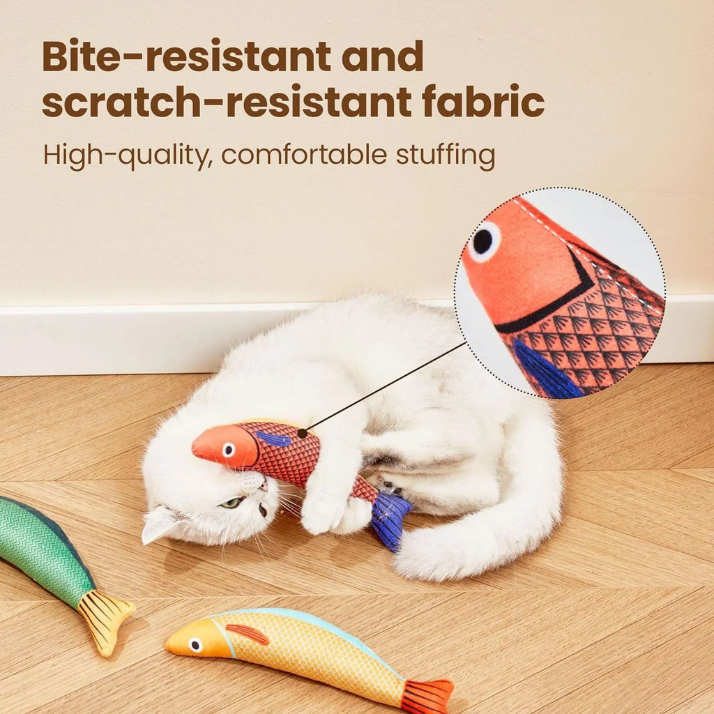Saury fish shaped cat toy with organic catnip filling and crinkle sounds in green colour