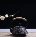 Japanese style cast iron teapot with 0.9L capacity in decorative finish