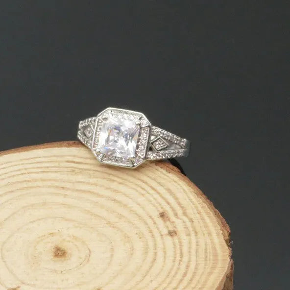 Women's platinum-coloured zircon ring with hollow geometric design and quadrilateral patterns