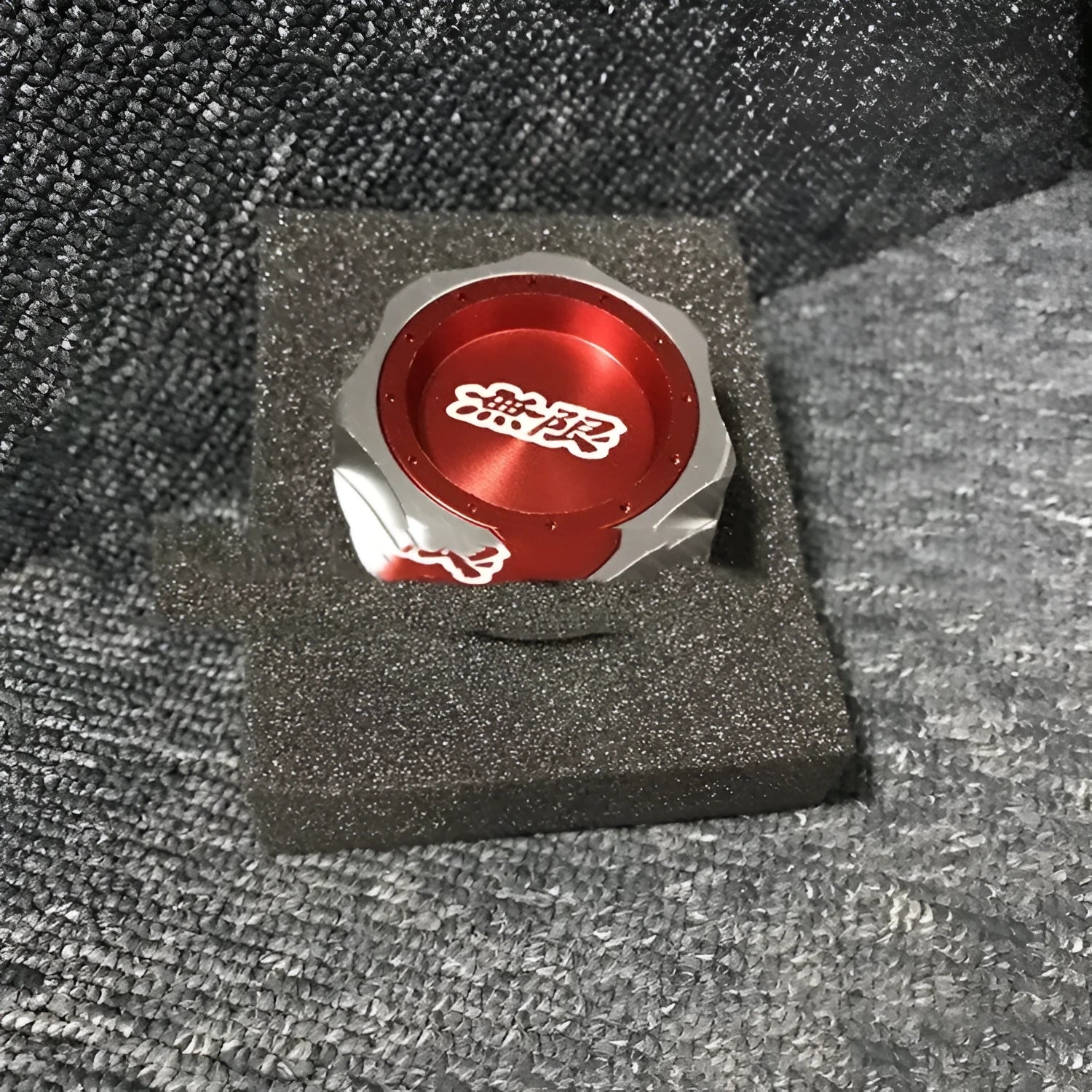 Aluminium alloy anti-leakage oil filter cap in six colour options for Honda vehicles.
