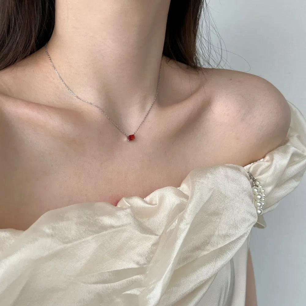 Women's four-claw square clavicle chain in 925 sterling silver with electroplated finish, Platinum White Diamond colour