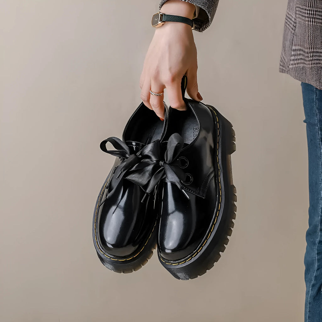 Black women's thick-soled lace-up shoes with ribbon detail on a superfine fibre upper.