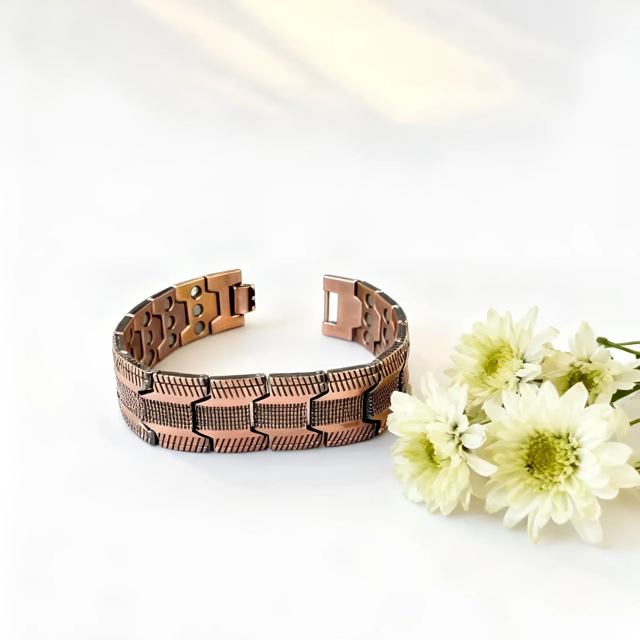 Retro bronze zinc alloy unisex magnet bracelet with geometric pattern and adjustable regulator