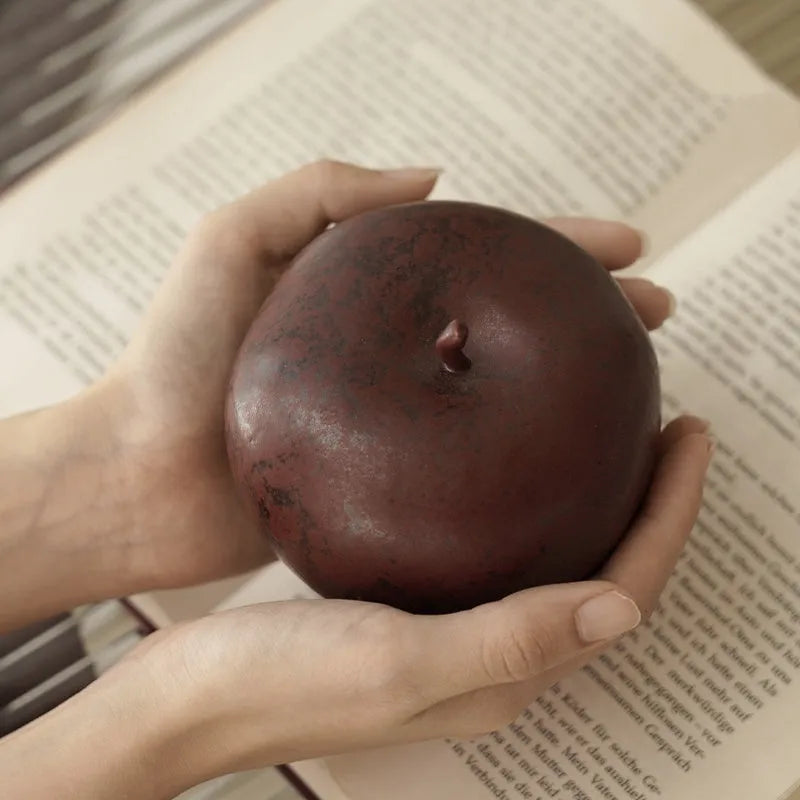 Ceramic apple ornament in retro Chinese style for desktop decoration