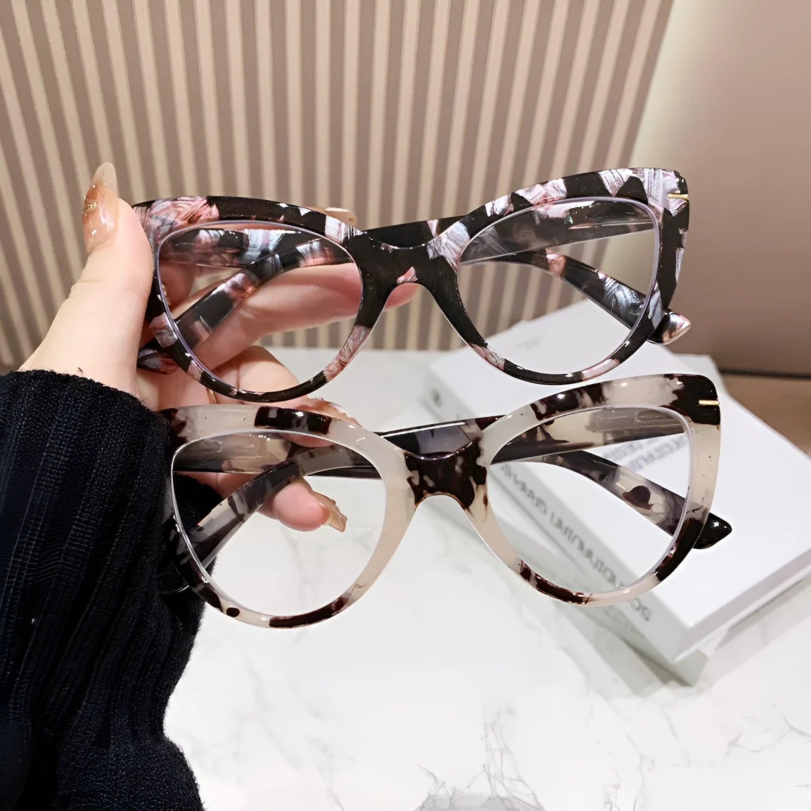 Women's large cat's eye frame presbyopic glasses with dragon and phoenix pattern decoration on the temple.