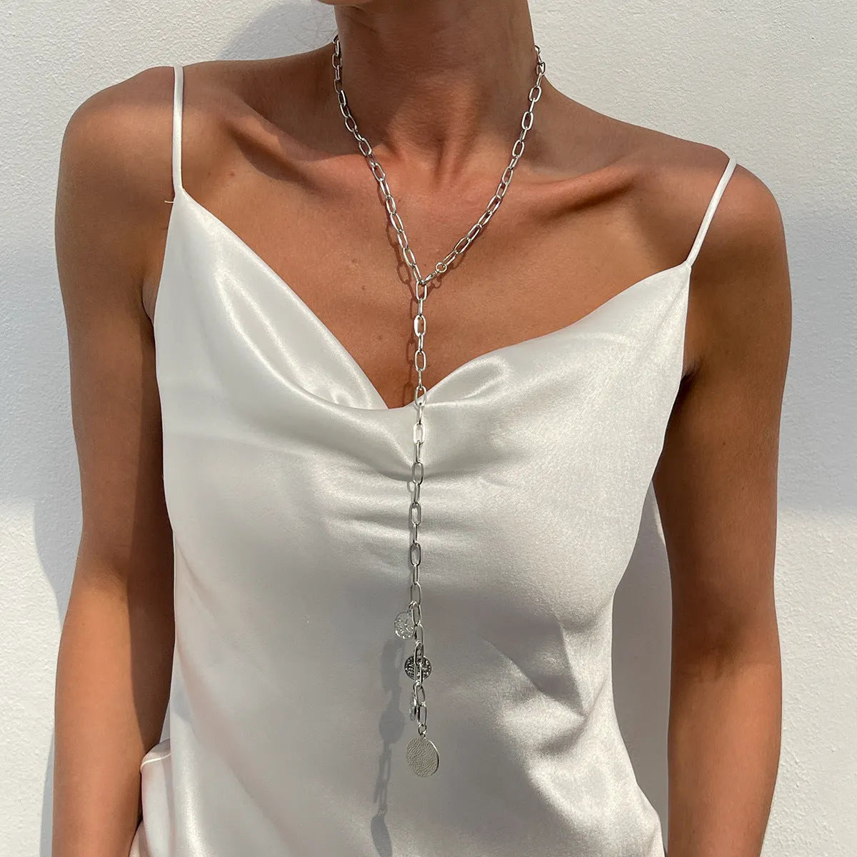 Long Y-shaped twin necklace with tassel pendant in gold electroplated alloy with imitation pearl chain