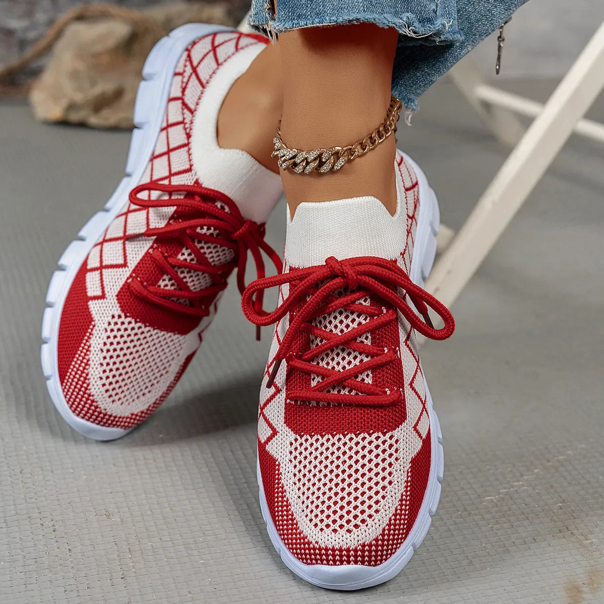 Colourblock plaid flyknit sneakers with mesh upper, lace-up closure, round toe, flat heel, women's casual walking shoes