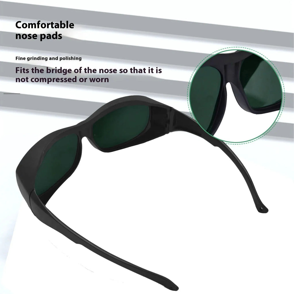 Pair of clear PC laser protection goggles for 200-2000nm wavelength, includes cleaning cloth.