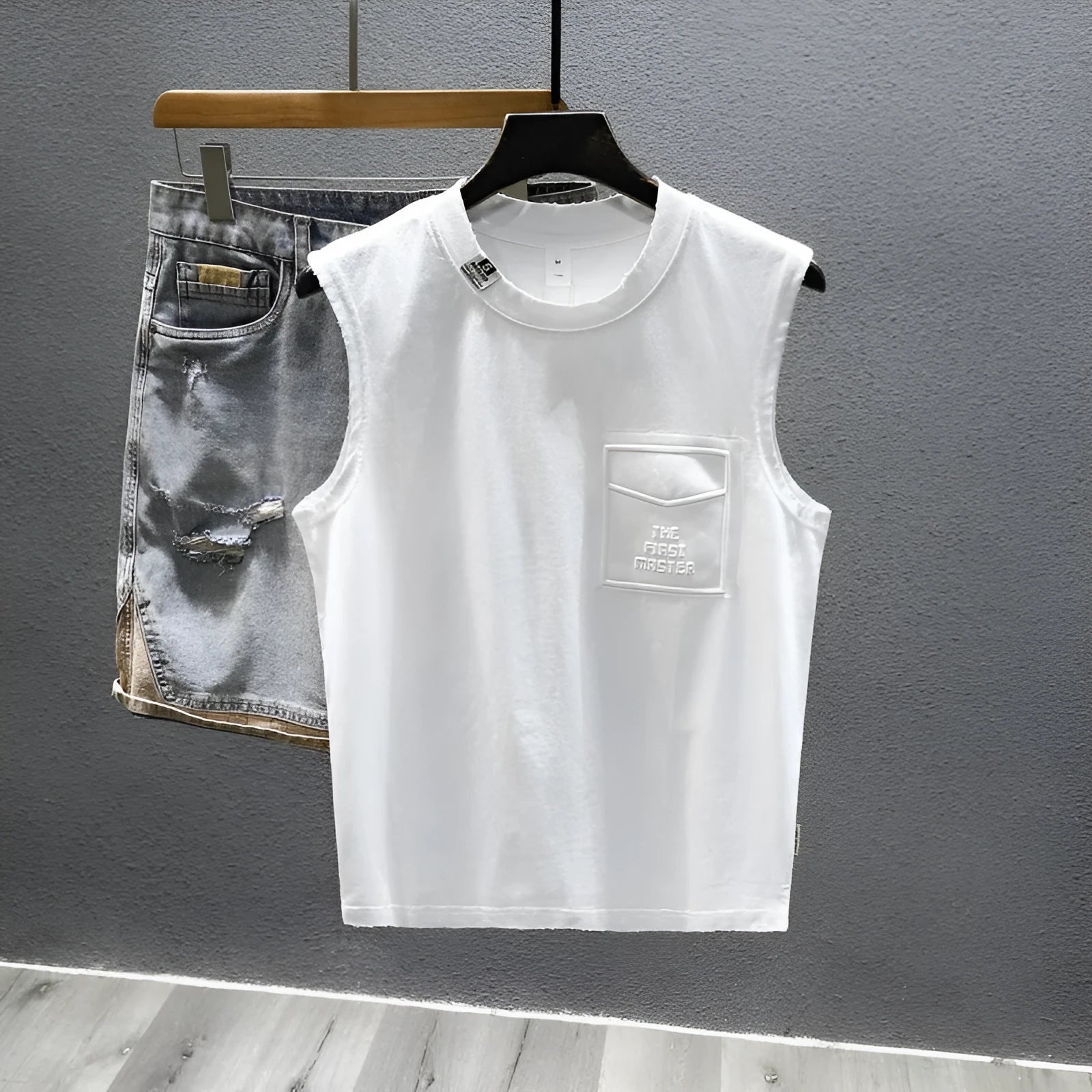 Cotton sleeveless t-shirt in loose fit with straight hem design for fitness and casual wear