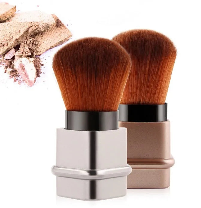 Portable single makeup brush with man-made fibre bristles and plastic handle in gold or silver, 8.1cm size, 40g weight