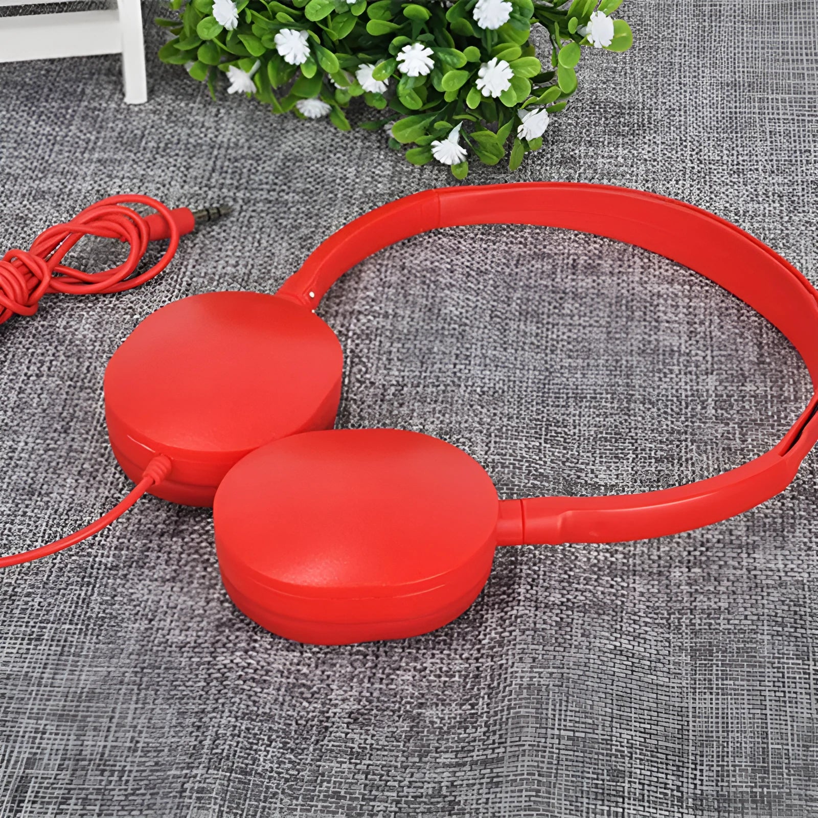 Home Fashion retro wired headset with silicone earpads and 1.2m cable in solid colour design