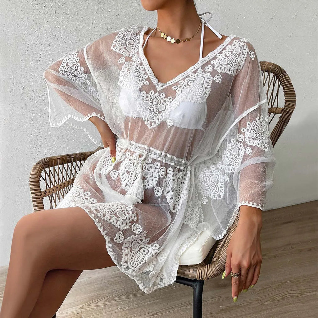 White polyester beach cover-up blouse with acrylic lining for swimming and sun protection