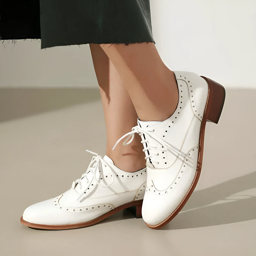British retro Oxfords casual shoes for women, low platform heel, lace-up, rubber sole, black colour