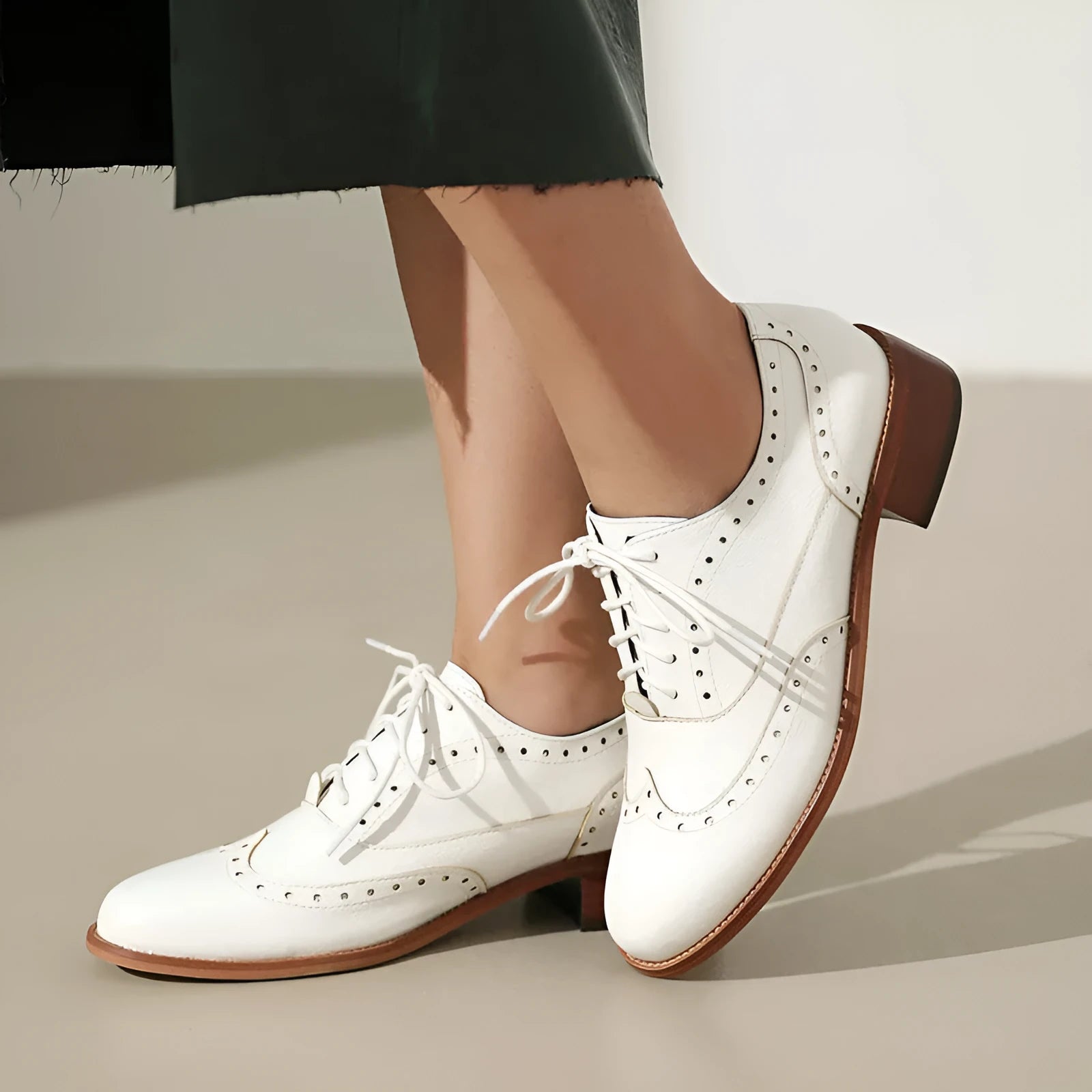 British retro Oxfords casual shoes for women, low platform heel, lace-up, rubber sole, black colour