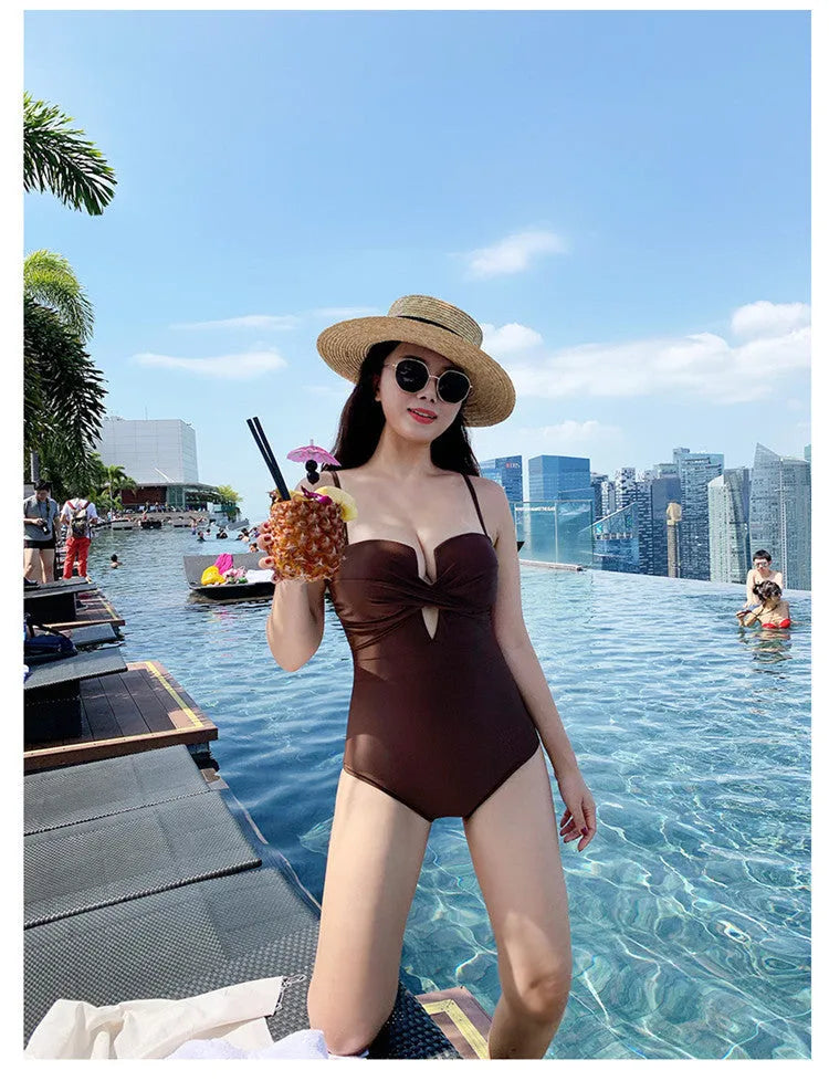 Solid colour one-piece swimsuit with spaghetti straps and push-up design in white, pink or brown