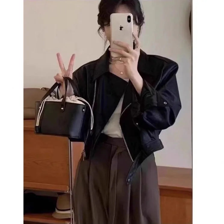 Women's brown retro slim-fit short leather jacket with regular sleeves and pockets