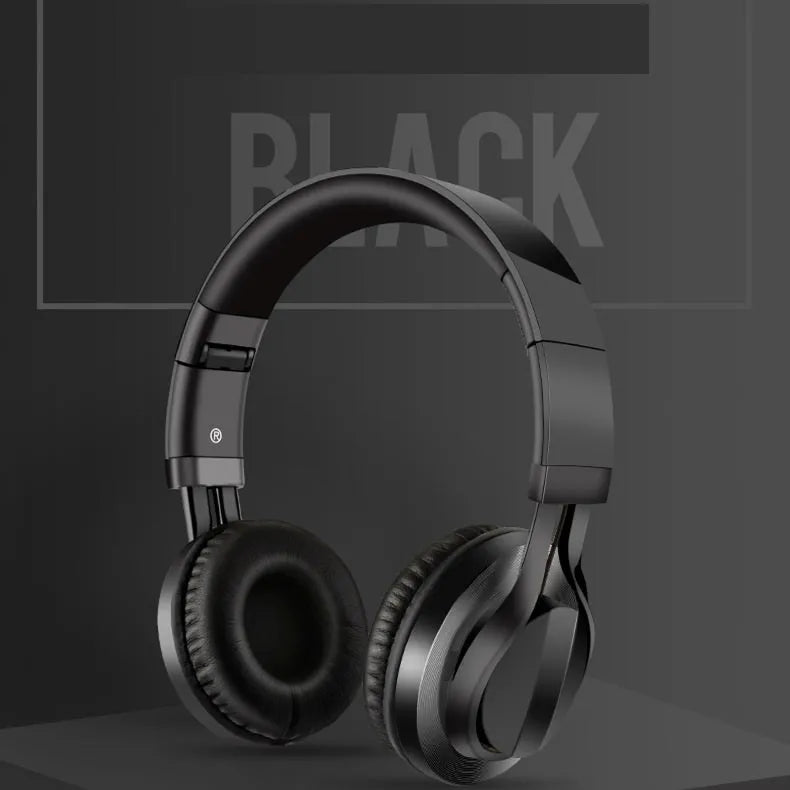 Black wired over-ear headphones with microphone and 3.5mm plug on a 1.5m cable.