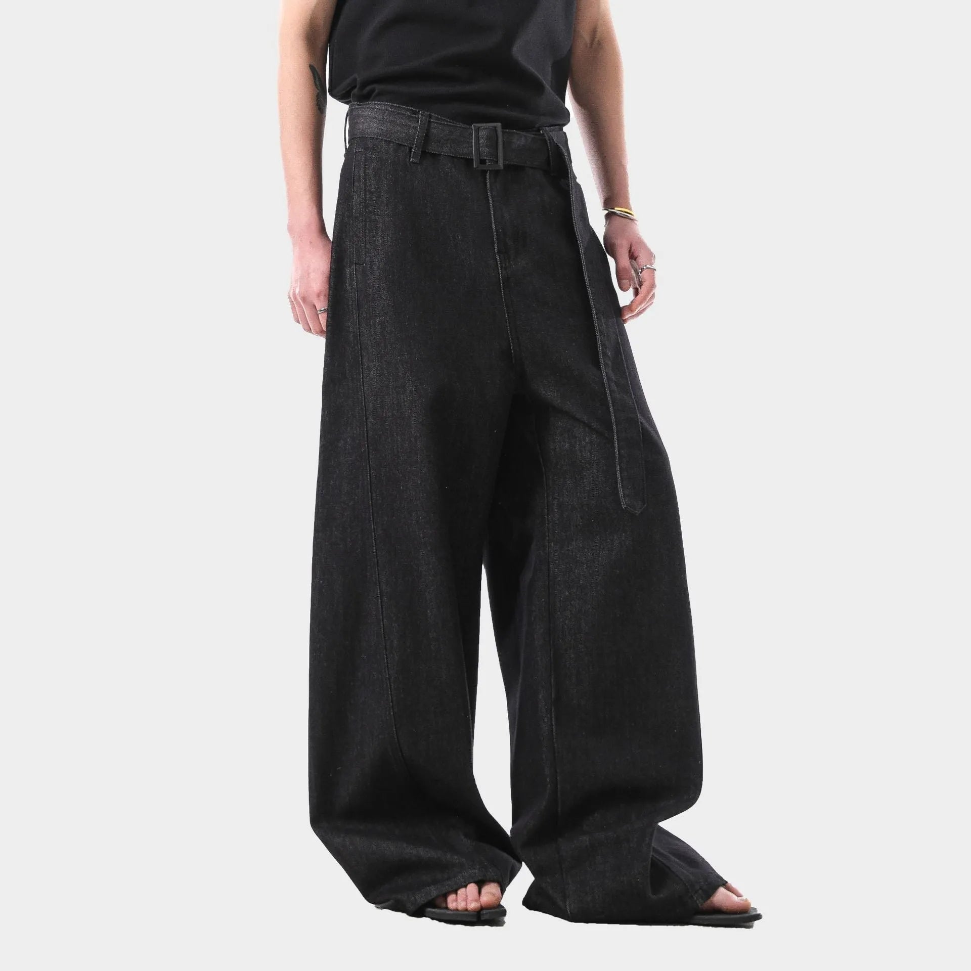 Black women's high-waist straight leg jeans with a zip fly, shown in an American retro style.