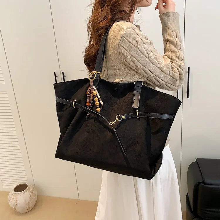 New retro large capacity PU shoulder bag for women in wine red with pendant
